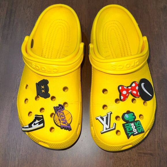 Crocs Classic Clog Yellow Sz 5 M / 7 W Waterproof Comfortable Lightweight Summer - Picture 1 of 5